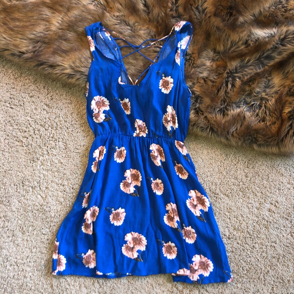 Forever 21 blue floral strappy dress with pockets